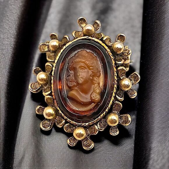 Root Beer Amber Glass Cameo Brooch Pin Antique Gold Tone MINI Carved Victorian - Picture 9 of 15